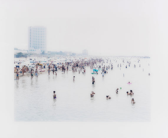 Massimo Vitali - Marina di Carrara Torre Fiat #0151. Lernpark one #0977