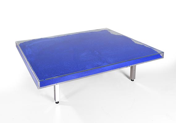 Yves Klein - Table Bleue