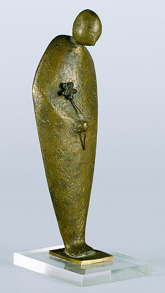 Unbekannter Künstler - Figur mit Blume