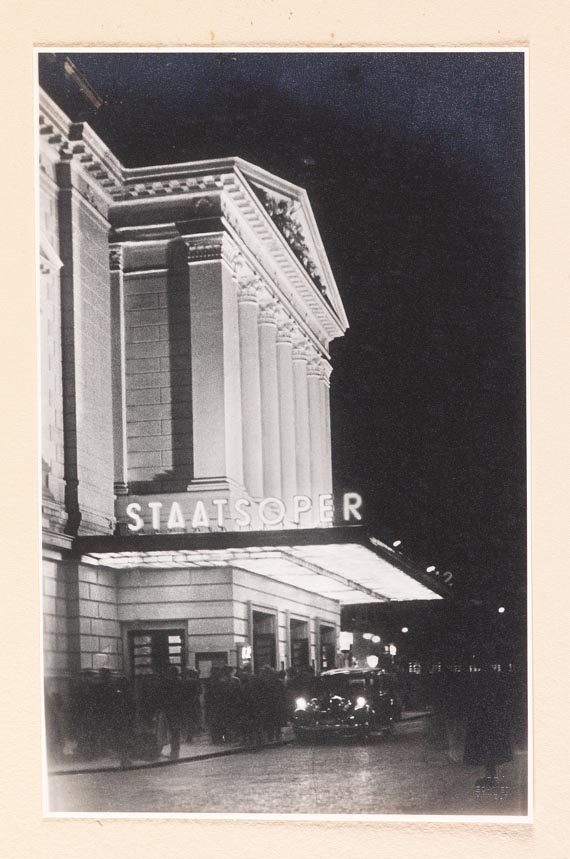  Deutschland - Hamburg, 2 Alben der Staatsoper Hamburg (um 1960) u. 1 Beilage. Zus. 3 Tle.
