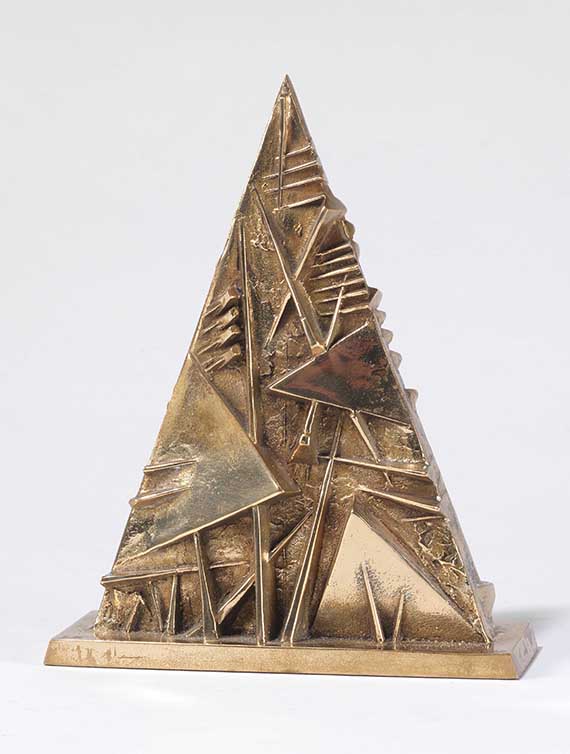 Arnaldo Pomodoro - Triangolo No. 2 - Retro