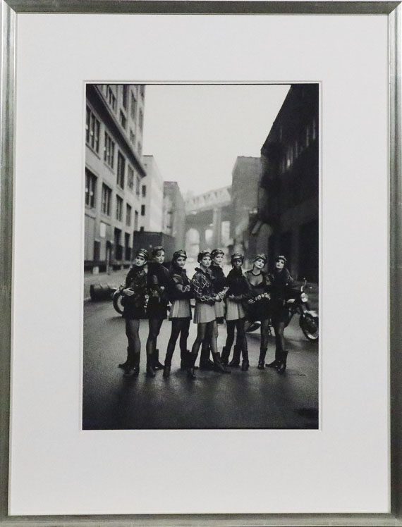 Peter Lindbergh - Cindy Crawford, Tatjana Patitz, Helena Christensen, Linda Evangelista, Claudia Schiffer, Naomi Campbell, Karen Mulder & Stephani Seymour, Brooklyn, New York (American Vogue) - Cornice