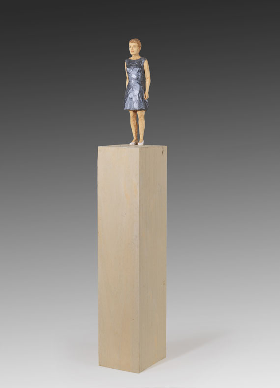 Stephan Balkenhol - Frau mit grauem Kleid - Altre immagini