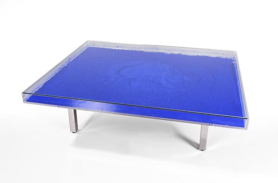 Yves Klein - Table Bleue