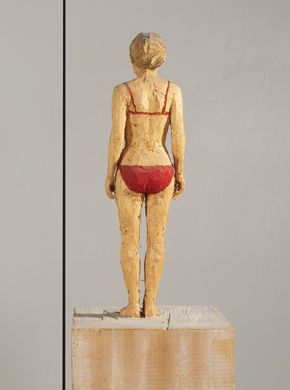 Stephan Balkenhol - Frau in rotem Bikini - Retro