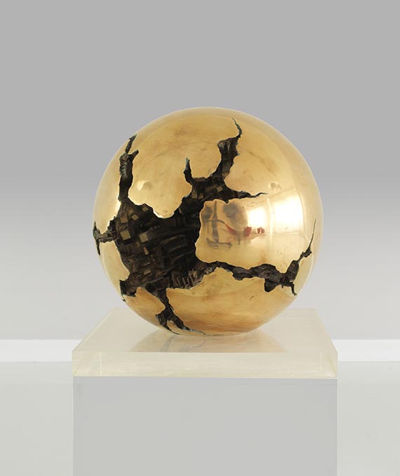 Arnaldo Pomodoro - Sfera con perforazione - Altre immagini